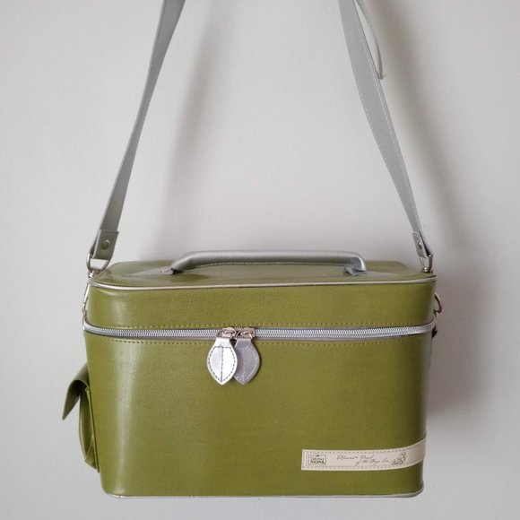 Tahitian Noni Olive Green Travel Bag - Picture 4 of 16